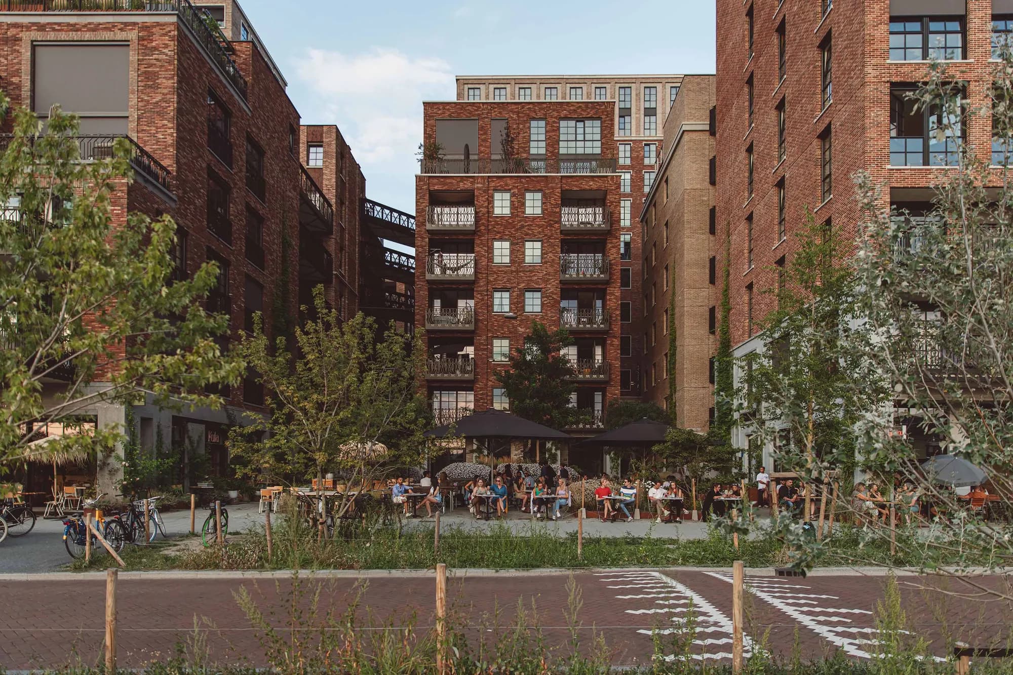 littlec terras straat levendige plint